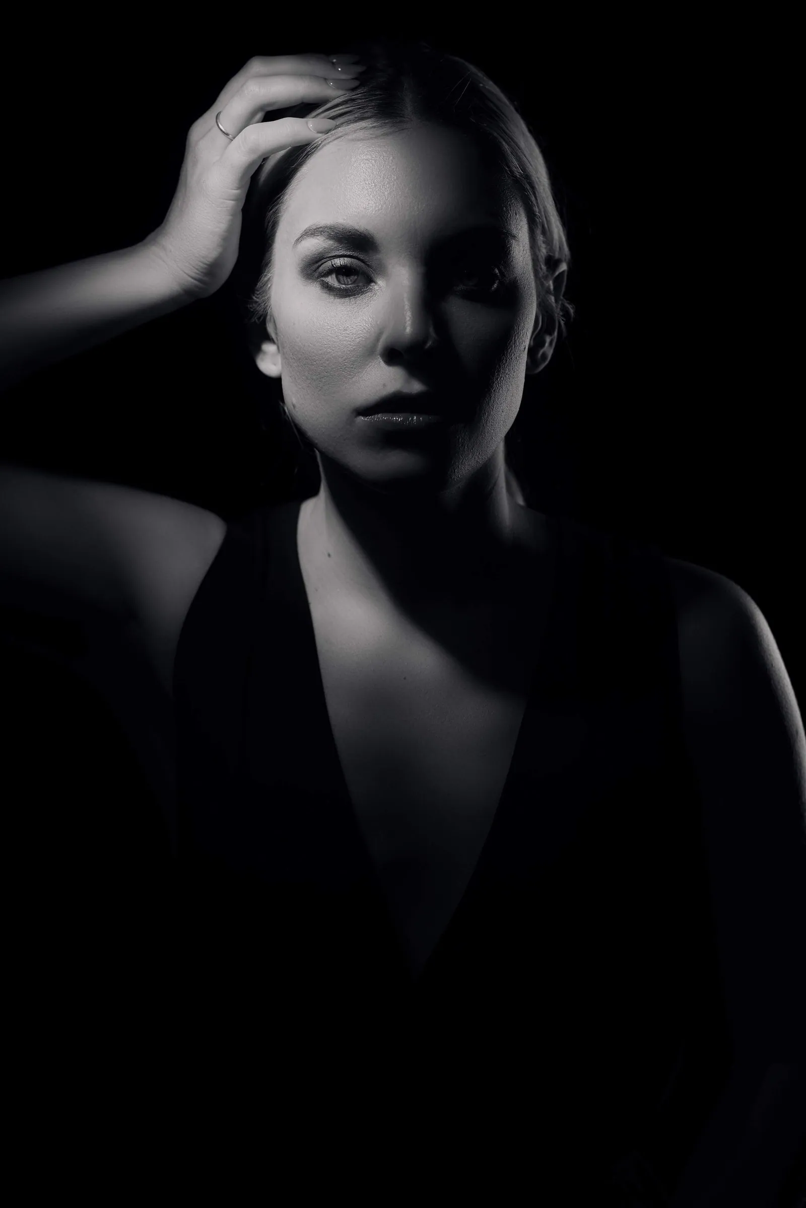Capturing Emotion Through Light: Exploring the 5 Patterns of Portrait Photography