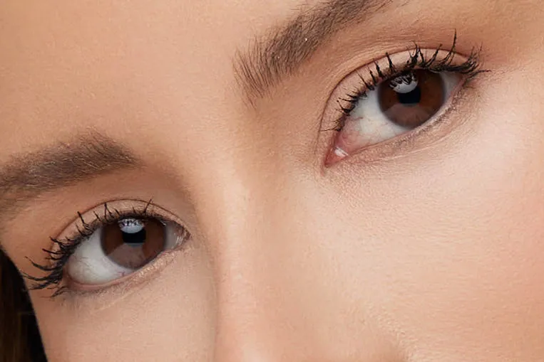 Close crop of eyes when using white fill