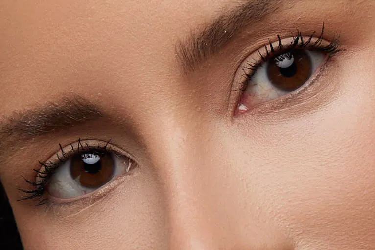 Close crop of eyes when using negative fill