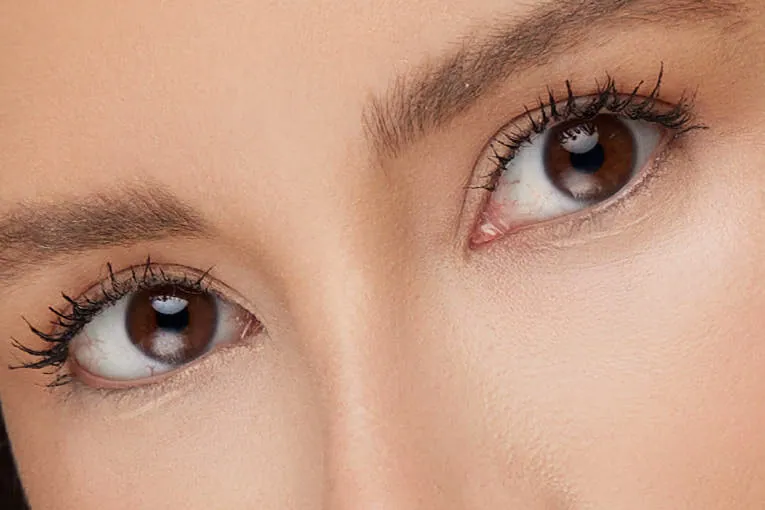 Close crop of eyes when using a silver fill