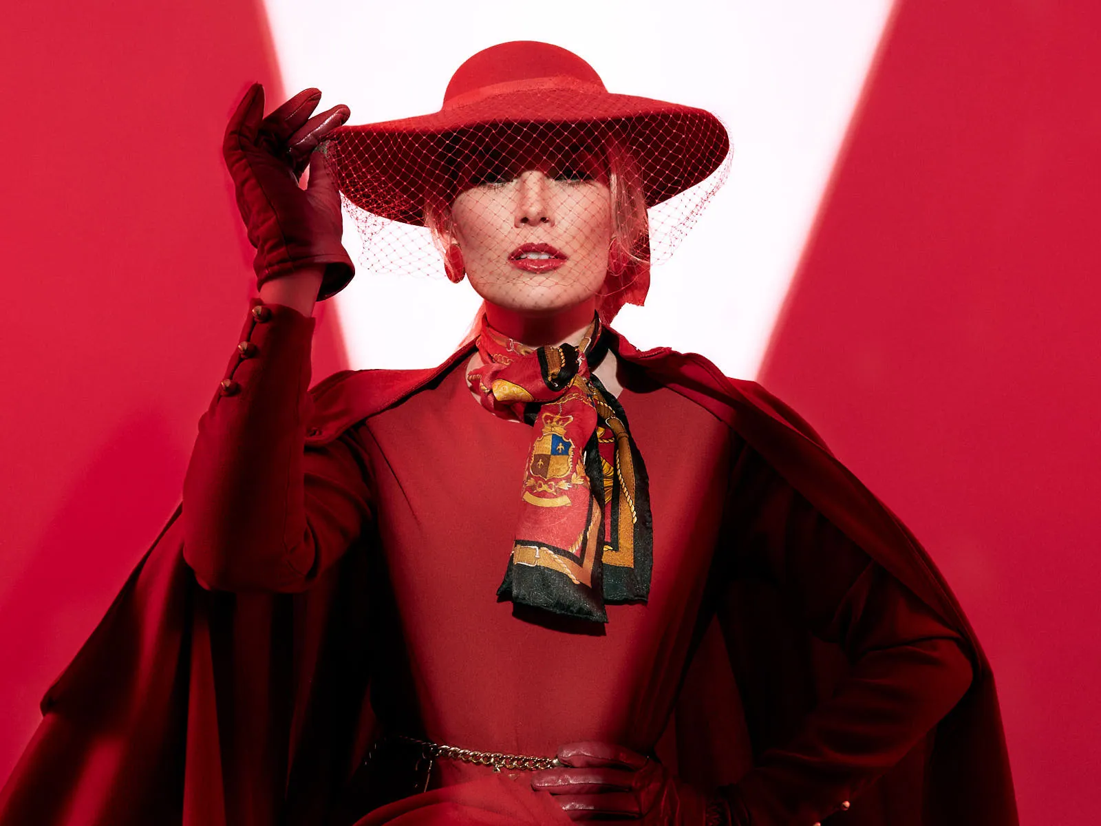 Behind The Scenes - Lady in Red